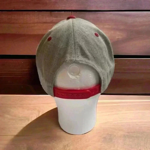 South Carolina “The Classics of Yupoong” Red and Gray Snapback Baseball Cap Hat. - Picture 2 of 5